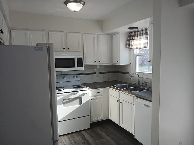 7947 Twin Oaks Rd — Photo 8