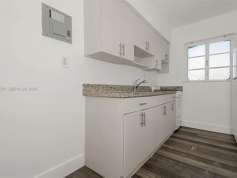 8340 Crespi Blvd #20 — Photo 5