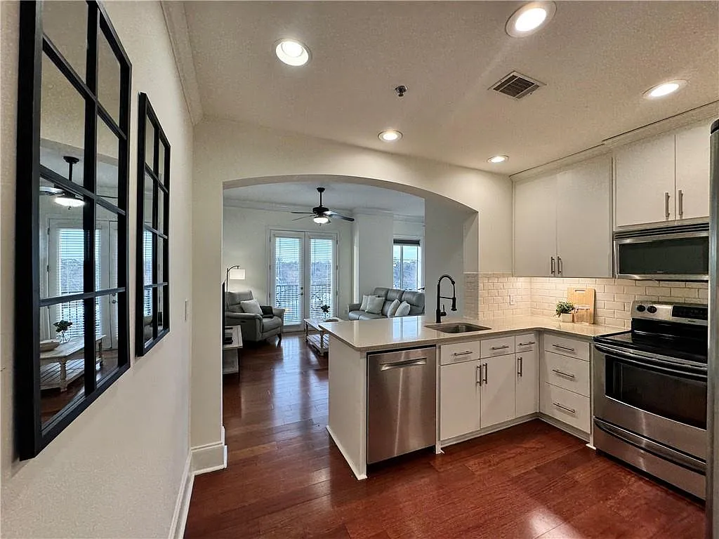 2 bed, 2.0 bath, 1218 sqft, $2,400 — Photo 4