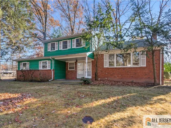 38 Ventnor Dr, Edison, NJ 08820