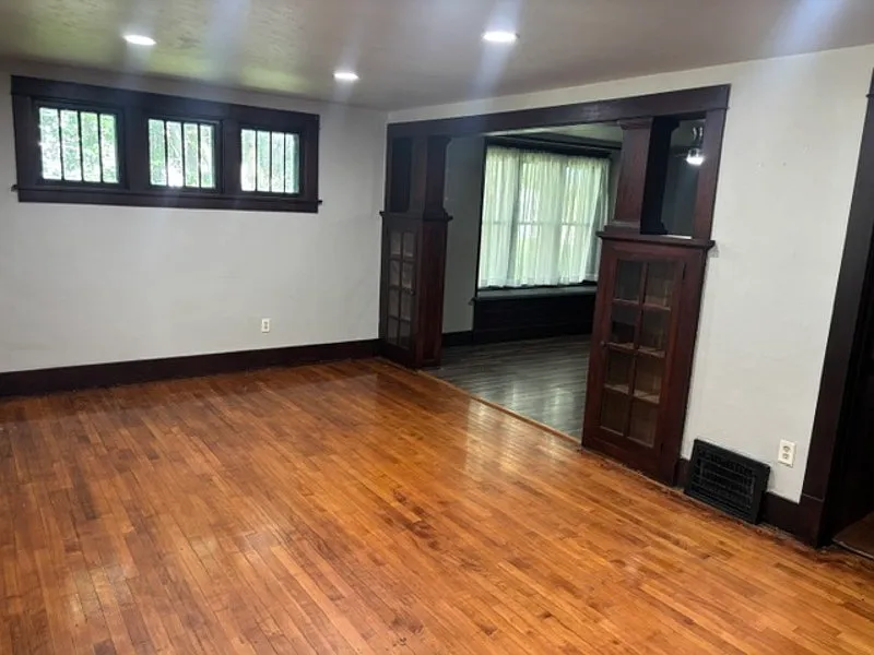 3 bed, 2.0 bath, 1304 sqft, $1,895 — Photo 4