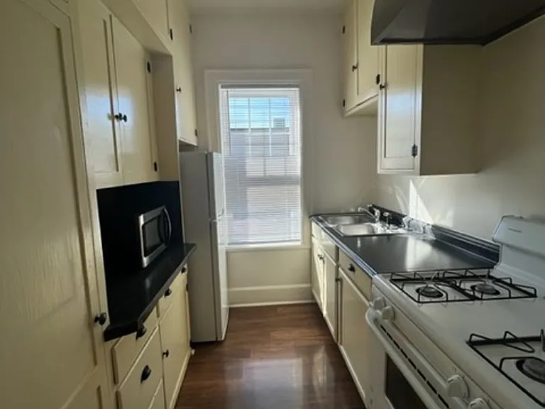 300 S Barker Ave — Photo 5