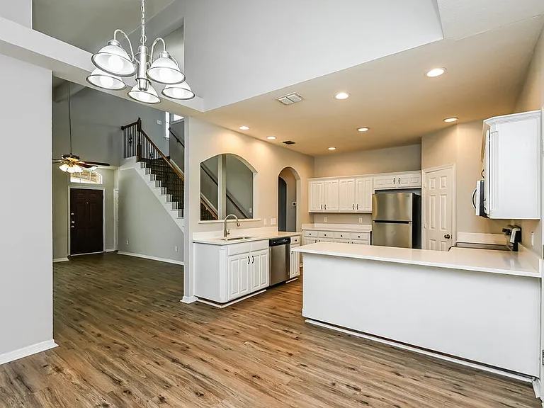 10416 Trevino Ln — Photo 7