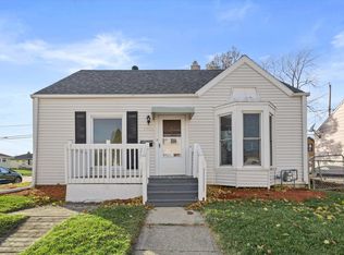 1734 Blaine Ave, Racine, WI 53405