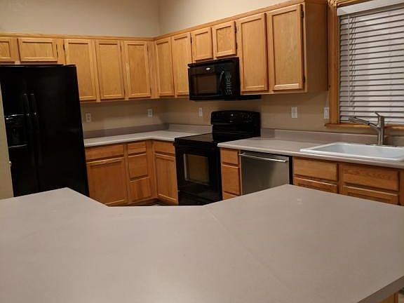 5th image of 2822 E Pontiac Dr
