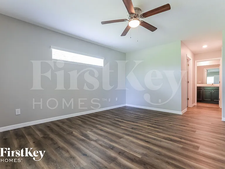 1235 Desmond St — Photo 6