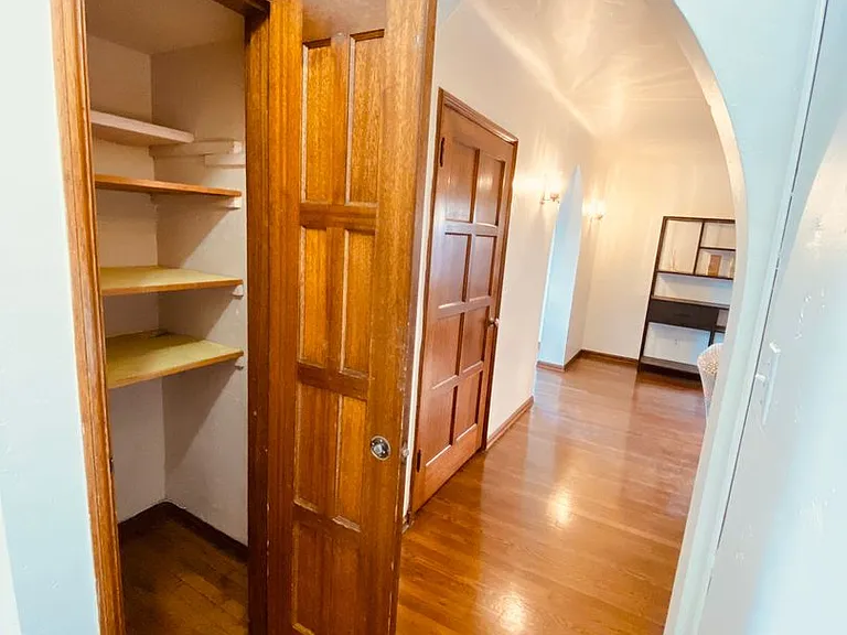 Ten-O-Five Anhalt Apartments — Photo 14