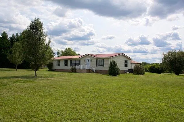 1016 Bethesda Rd — Photo 1