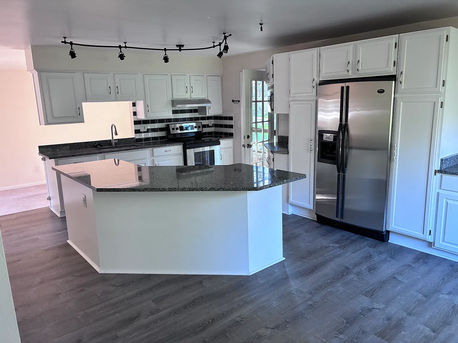 3 bed, 1653 sqft, $2,650 — Photo 3