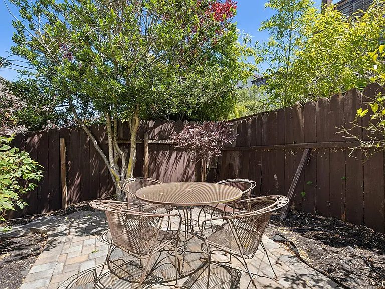 111 Windsor Ave — Photo 41