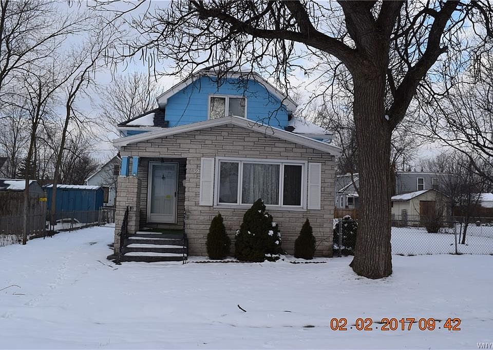 1st image of 32 Fernwood Pl