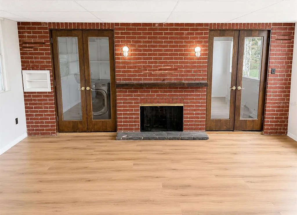 3 bed, 1.0 bath, 1146 sqft, $1,800 — Photo 2