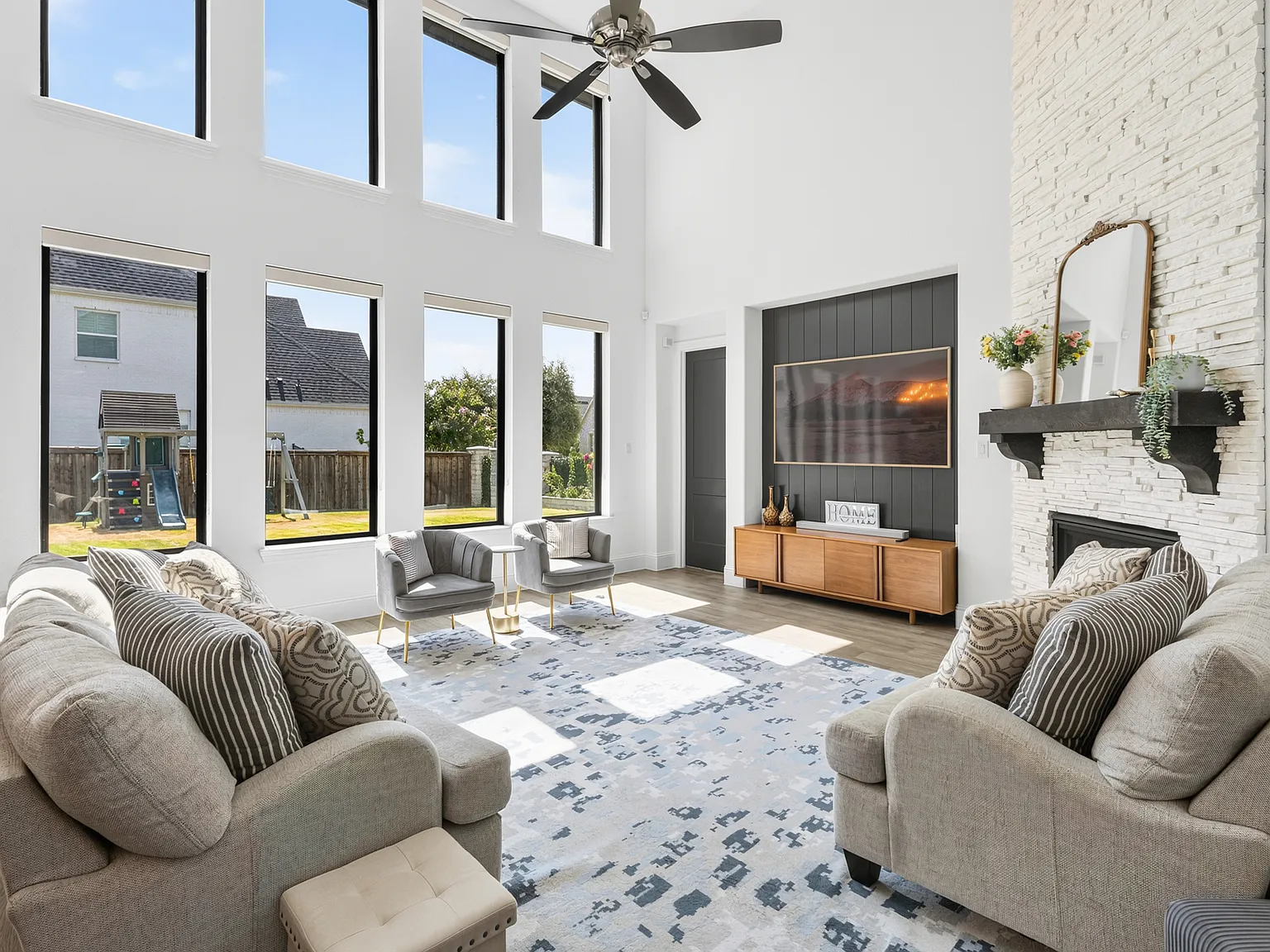 4 bed, 3257 sqft, $5,500 — Photo 2