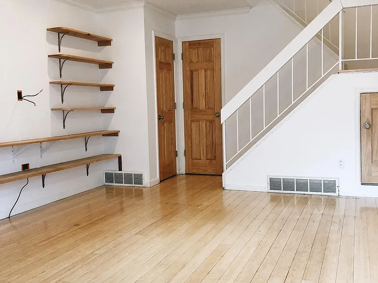 1150 Monroe Dr #B — Photo 3