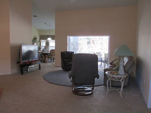 5th image of 3024 N Canterbury Lake Dr
