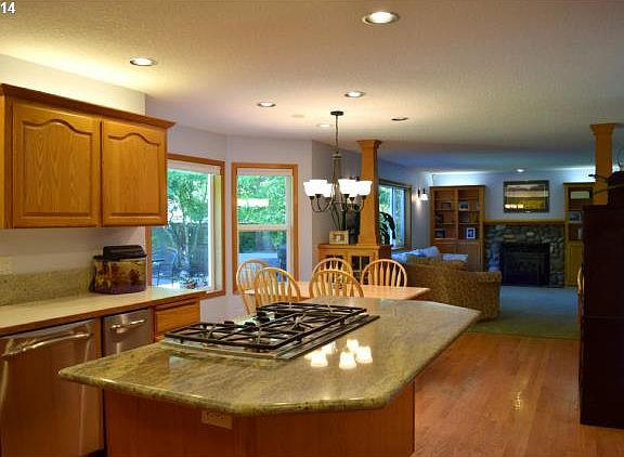 4th image of 2406 NE Lindsey Dr