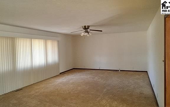 3rd image of 2902 N Meadowlake Dr