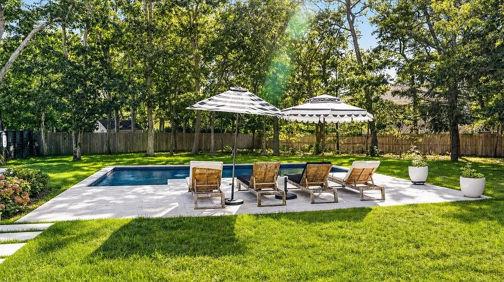 Modern Home with Pool, Pool House, Minutes from Beaches & Town — Photo 3