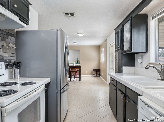5th image of 1028 Valley Forge Dr