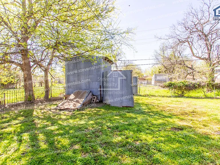 1308 NW Williams Ave — Photo 3