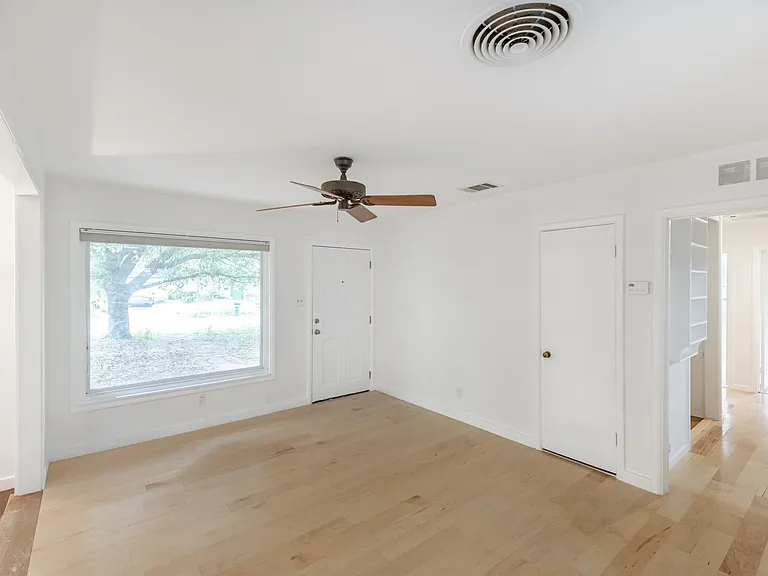 6202 Peggy St — Photo 2