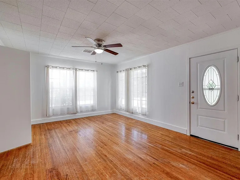 511 Sloan St — Photo 5