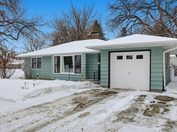 602 4th St S, Moorhead, MN 56560