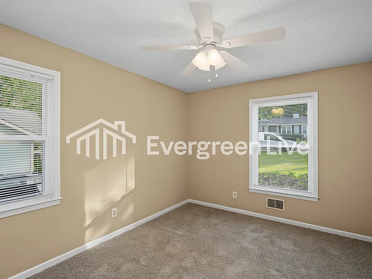412 Dutch Dr — Photo 10
