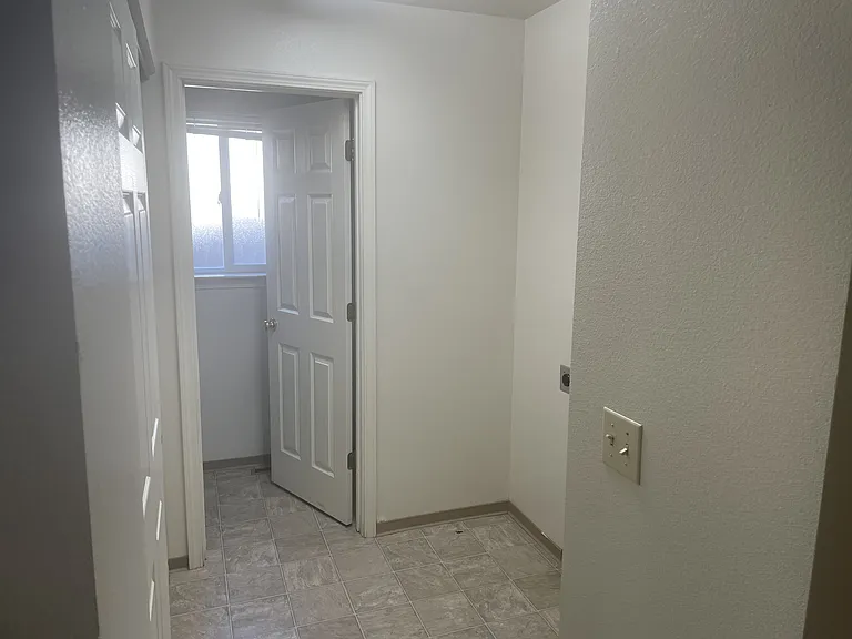 205 E Center St — Photo 5