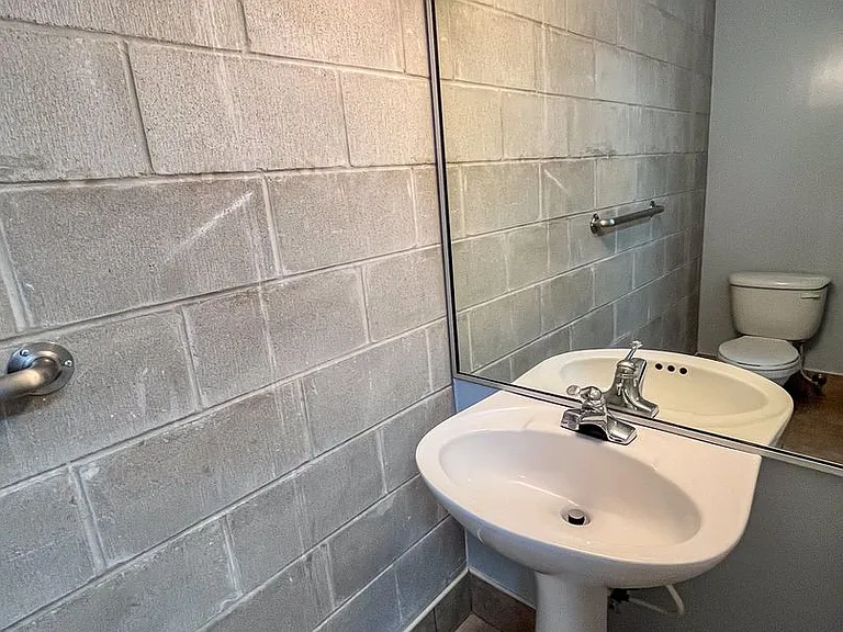 2515 SW 35th Pl #117 — Photo 9