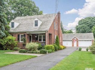 263 Washington Ave, Saint James, NY 11780