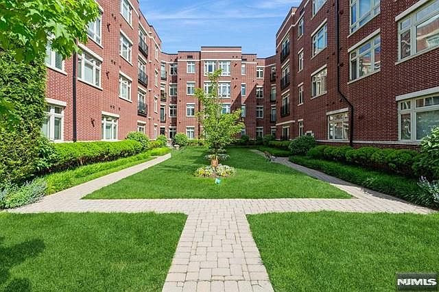 1st image of 2224 Riverview Ave