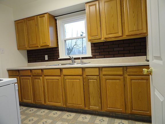 3rd image of 1500 Park Dr
