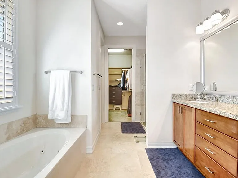 122 SW 1st Ave — Photo 22