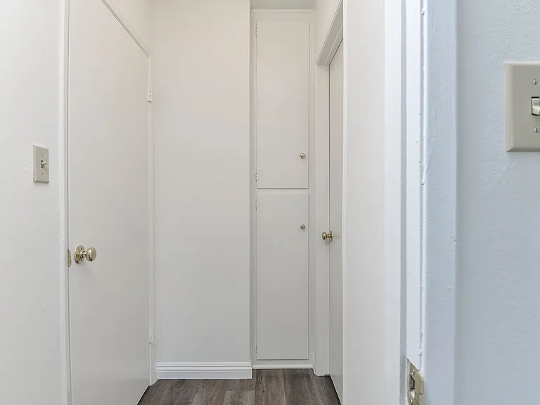 1799 N Hollywood Way — Photo 60