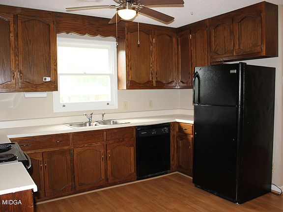 5th image of 719 Forest Ridge Dr W