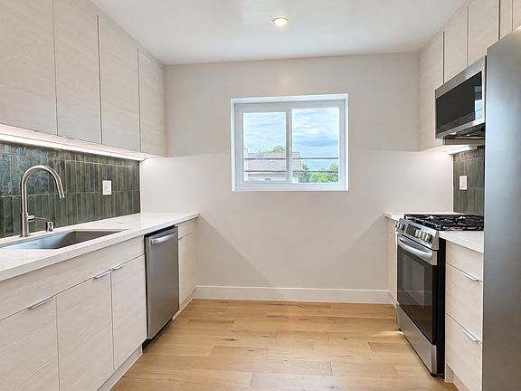 3rd image of 632 E Carson St #7