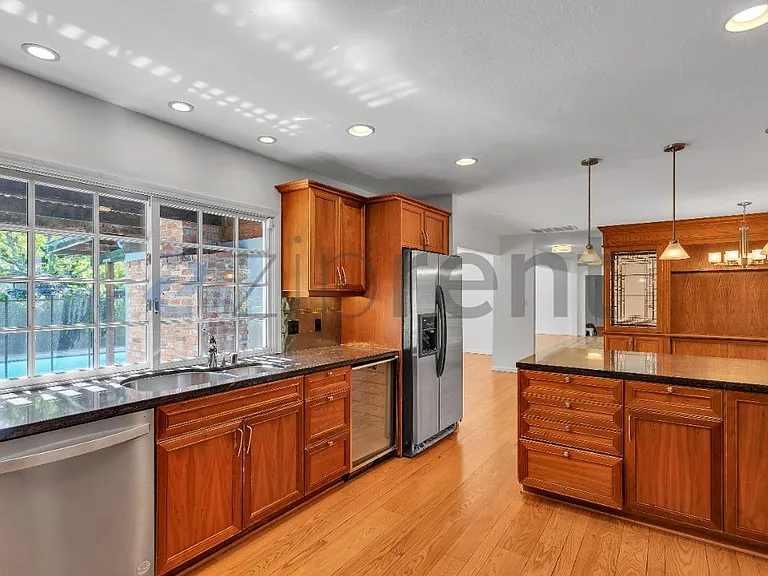 617 Hove Ct — Photo 21