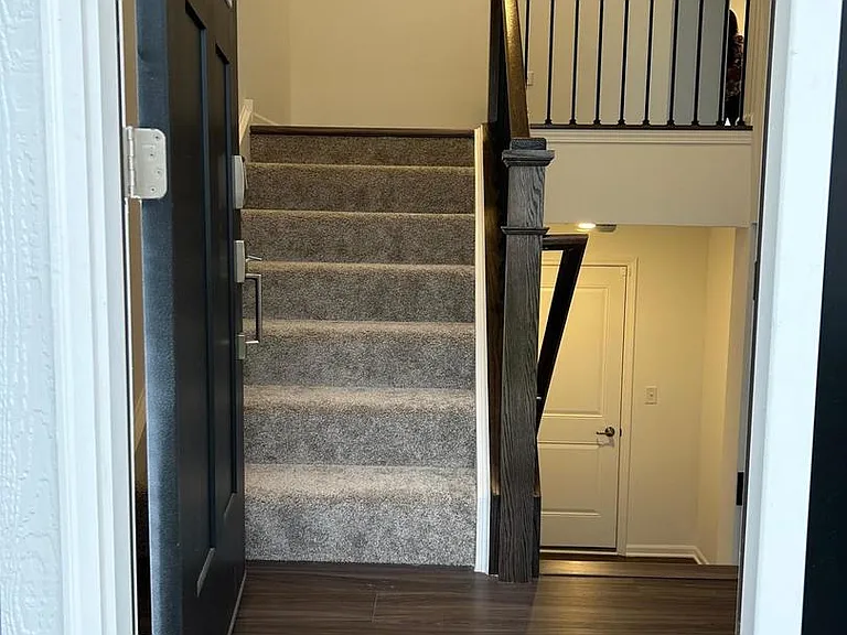 560 Wolverine Dr — Photo 3