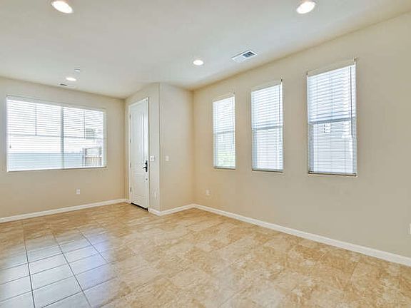 3rd image of 628 Montage Cir