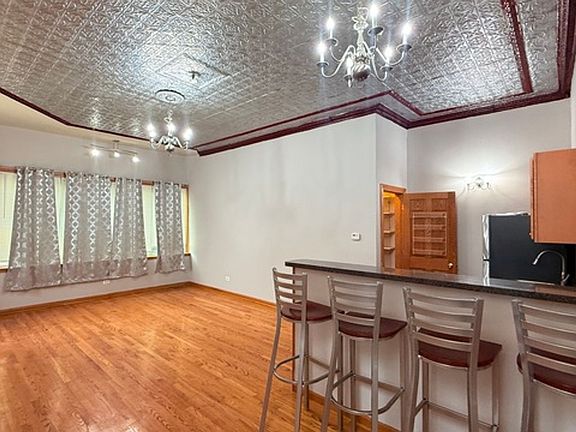 4th image of 1086 N Marshfield Ave #1F