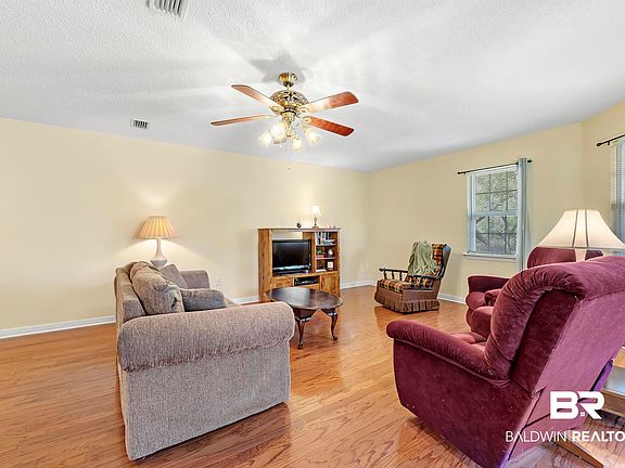 4th image of 408 Hilltop Dr
