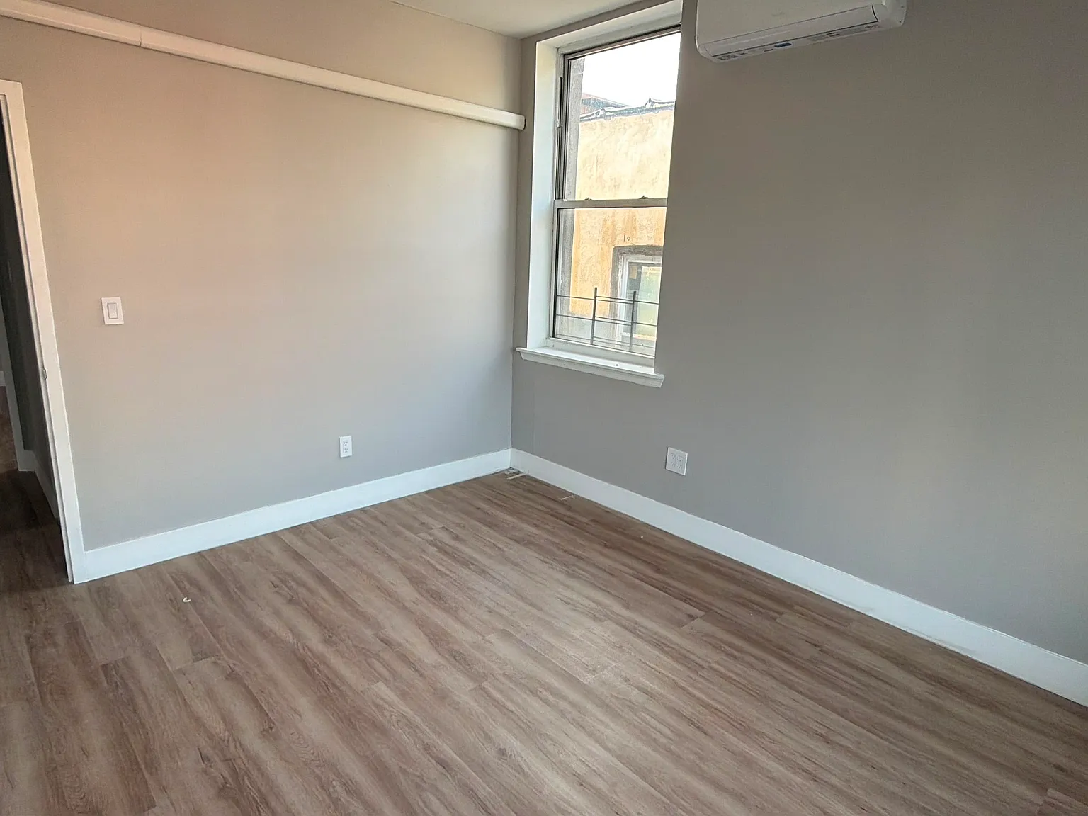 4 bed, $3,850 — Photo 2