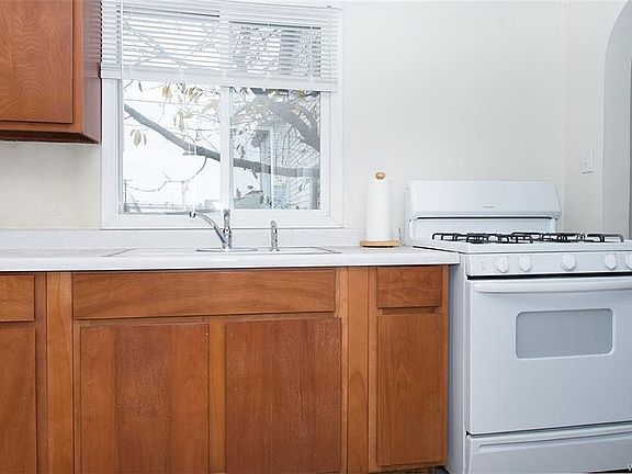 2nd image of 120 Lincoln Ave