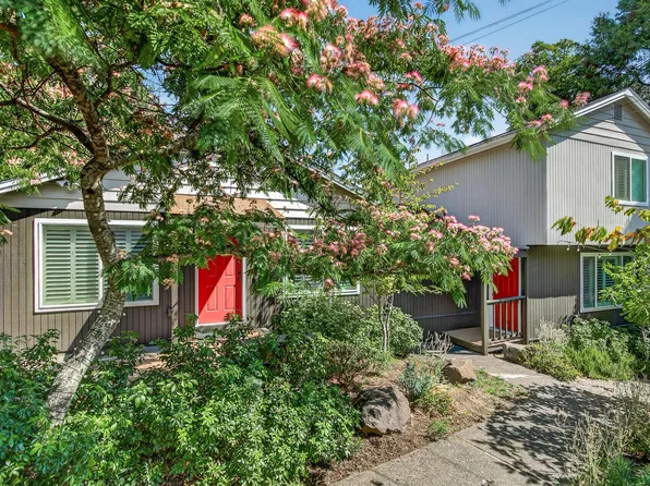 373 Iowa St, Ashland, OR 97520