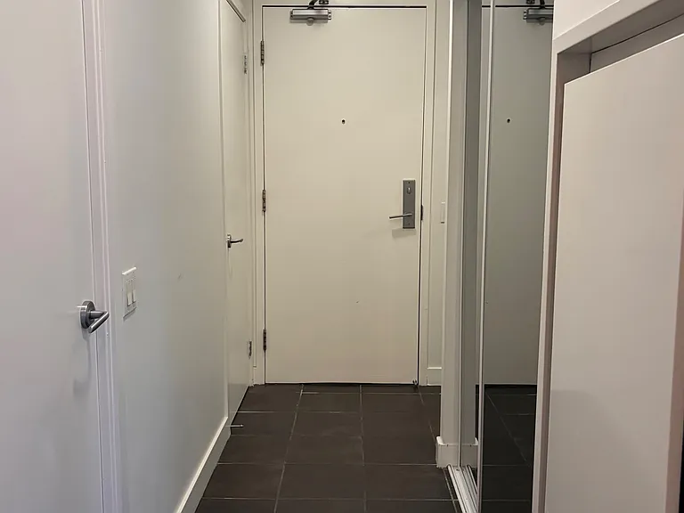 38 Niagara St #304 — Photo 4