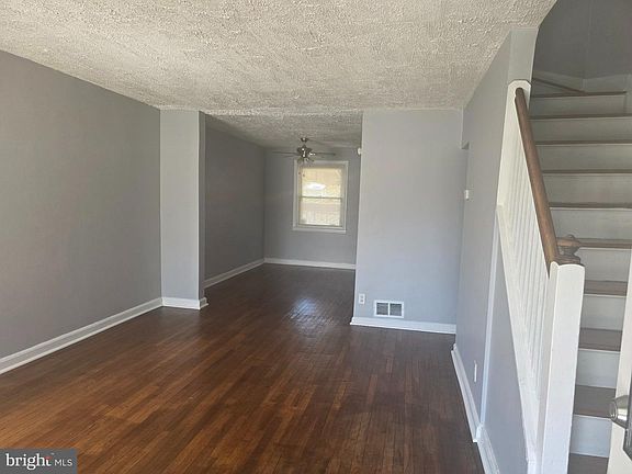 2nd image of 4404 Mountview Rd