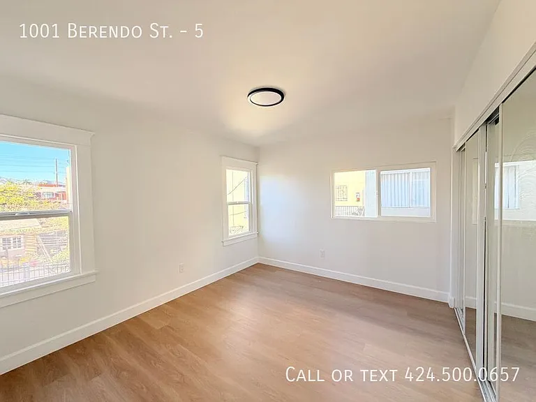 1001 N Berendo St #5 — Photo 17