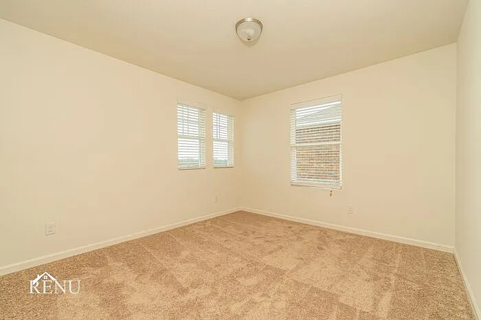 551 London Dr — Photo 16