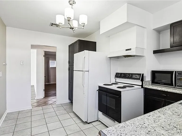 1100 Brockenbraugh Ct — Photo 6